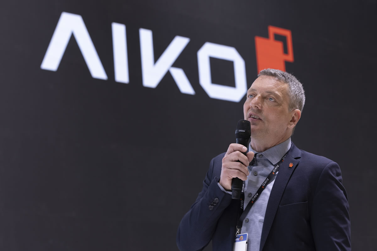 8455线路检测中心携“黑科技”新品亮相Intersolar展